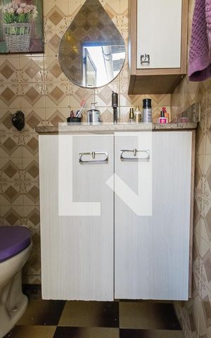 Casa de condomínio à venda com 90m², 4 quartos e 3 vagas Casa de condomínio à venda com 90m², 4 quartos e 3 vagasBanheiro de Serviço