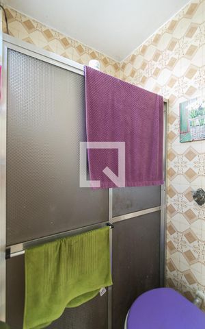 Casa de condomínio à venda com 90m², 4 quartos e 3 vagas Casa de condomínio à venda com 90m², 4 quartos e 3 vagasBanheiro de Serviço