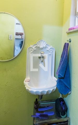 Casa de condomínio à venda com 90m², 4 quartos e 3 vagas Casa de condomínio à venda com 90m², 4 quartos e 3 vagasLavabo da Suíte 2