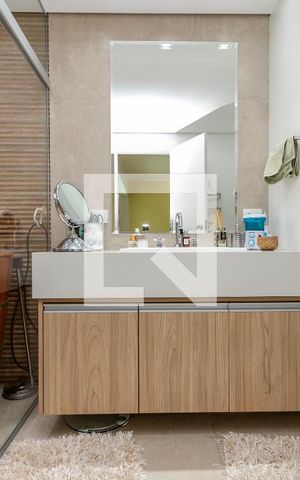 Apartamento à venda com 192m², 3 quartos e 4 vagas Apartamento à venda com 192m², 3 quartos e 4 vagasBanheiro da Suíte 1