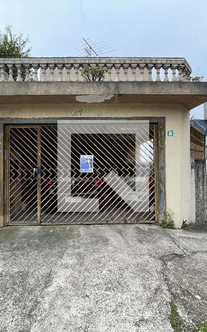 Casa para alugar com 180m², 3 quartos e 5 vagas Casa para alugar com 180m², 3 quartos e 5 vagasFachada + Placa