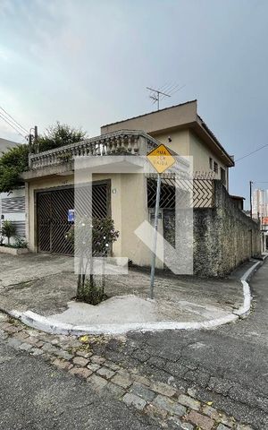 Casa para alugar com 180m², 3 quartos e 5 vagas Casa para alugar com 180m², 3 quartos e 5 vagasFachada + Placa