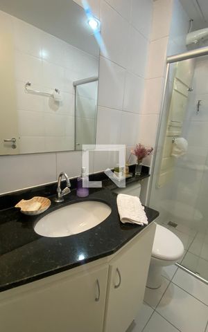 Apartamento à venda com 75m², 3 quartos e 1 vaga Apartamento à venda com 75m², 3 quartos e 1 vagaBanheiro Social