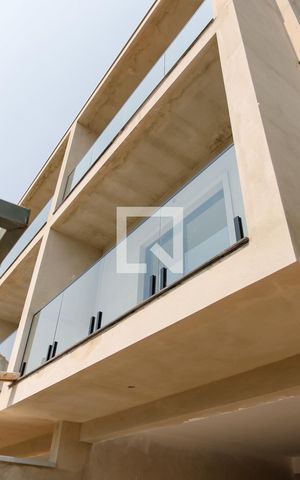 Casa à venda com 186m², 3 quartos e 6 vagas Casa à venda com 186m², 3 quartos e 6 vagasFachada