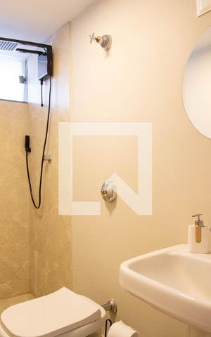 Apartamento à venda com 220m², 3 quartos e 2 vagas Apartamento à venda com 220m², 3 quartos e 2 vagasBanheiro 1