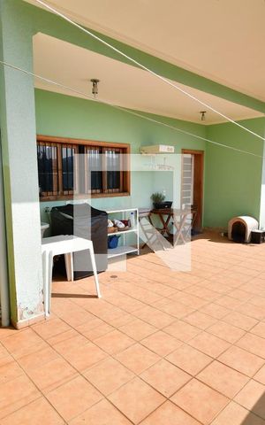 Casa à venda com 360m², 3 quartos e 4 vagasÁrea de Serviço