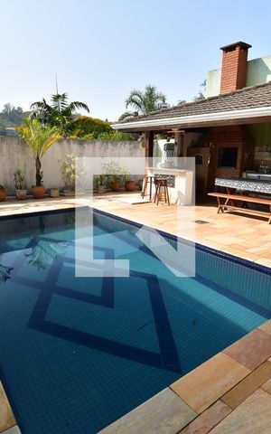 Casa à venda com 360m², 3 quartos e 4 vagasBanheiro de Serviço - Vista