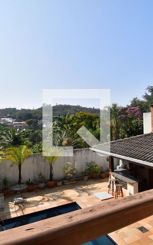 Casa à venda com 360m², 3 quartos e 4 vagasÁrea de Serviço - Vista