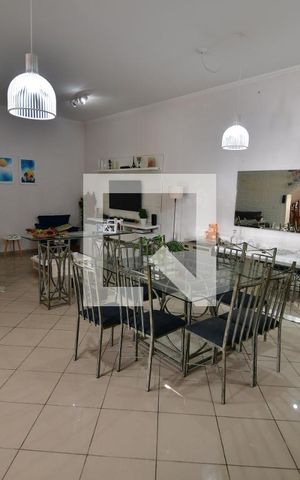 Casa à venda com 360m², 3 quartos e 4 vagasSala