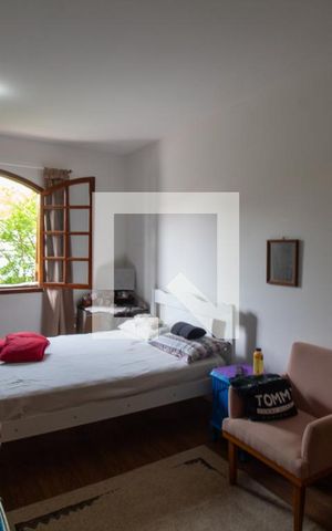 Casa à venda com 250m², 5 quartos e 5 vagas Casa à venda com 250m², 5 quartos e 5 vagasQuarto 3