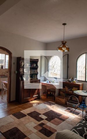 Casa à venda com 250m², 5 quartos e 5 vagas Casa à venda com 250m², 5 quartos e 5 vagasSala de Jantar