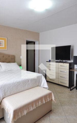 Casa à venda com 220m², 3 quartos e 2 vagasQuarto Suíte