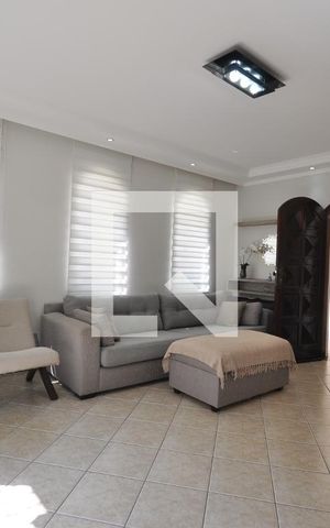 Casa à venda com 220m², 3 quartos e 2 vagasSala