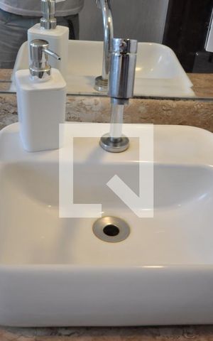 Casa à venda com 220m², 3 quartos e 2 vagasBanheiro