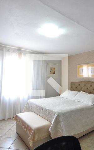 Casa à venda com 220m², 3 quartos e 2 vagasQuarto Suíte