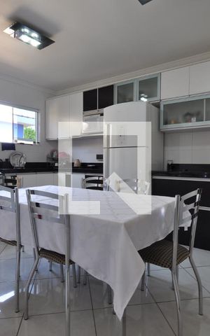 Casa à venda com 220m², 3 quartos e 2 vagasCozinha