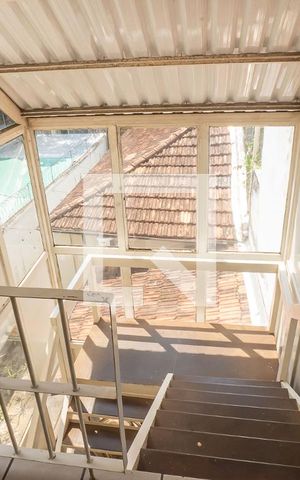 Casa à venda com 221m², 3 quartos e 3 vagas Casa à venda com 221m², 3 quartos e 3 vagasSemi sala segundo andar