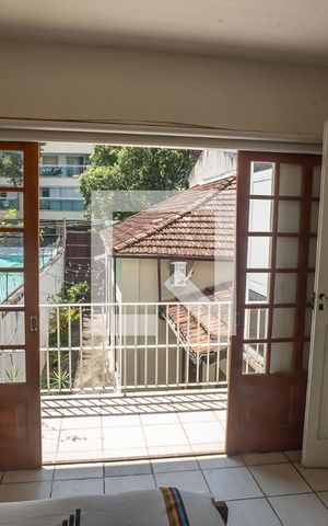 Casa à venda com 221m², 3 quartos e 3 vagas Casa à venda com 221m², 3 quartos e 3 vagasQuarto