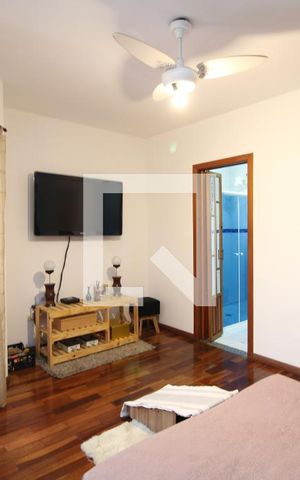 Casa à venda com 190m², 3 quartos e 2 vagasSuíte