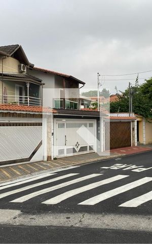 Casa à venda com 190m², 3 quartos e 2 vagas Casa à venda com 190m², 3 quartos e 2 vagasVista da Rua