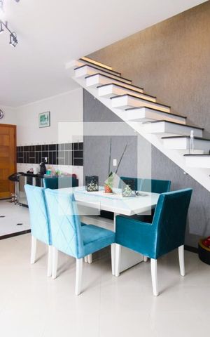 Casa à venda com 190m², 3 quartos e 2 vagasSala