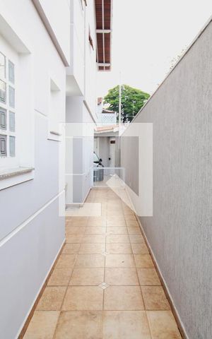Casa à venda com 190m², 3 quartos e 2 vagasCorredor lateral