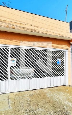 Casa à venda com 200m², 4 quartos e 2 vagasFachada