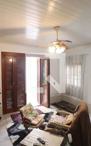 Casa à venda com 180m², 4 quartos e 2 vagas Casa à venda com 180m², 4 quartos e 2 vagasSala de Estar