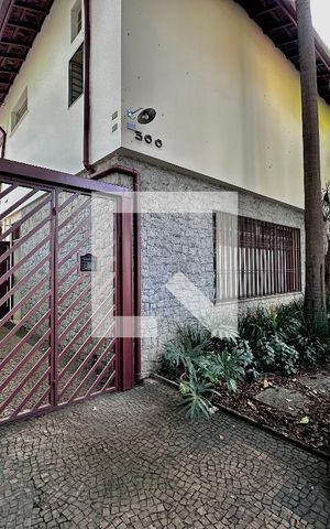 Casa à venda com 231m², 3 quartos e 4 vagas Casa à venda com 231m², 3 quartos e 4 vagasGaragem