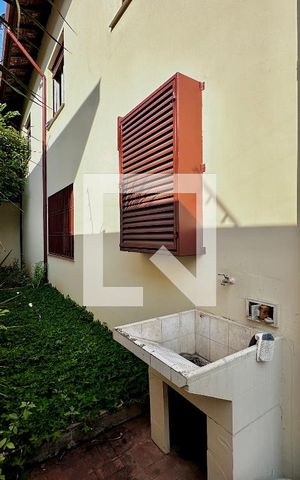 Casa à venda com 231m², 3 quartos e 4 vagas Casa à venda com 231m², 3 quartos e 4 vagasQuintal