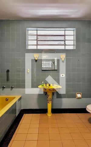 Casa à venda com 231m², 3 quartos e 4 vagas Casa à venda com 231m², 3 quartos e 4 vagasBanheiro Social