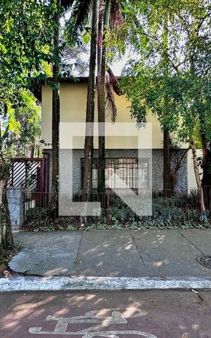 Casa à venda com 231m², 3 quartos e 4 vagas Casa à venda com 231m², 3 quartos e 4 vagasFachada