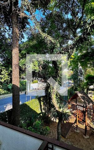 Casa à venda com 231m², 3 quartos e 4 vagas Casa à venda com 231m², 3 quartos e 4 vagasVista Closet Suíte