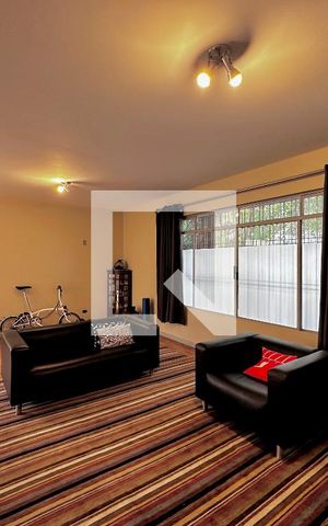 Casa à venda com 231m², 3 quartos e 4 vagas Casa à venda com 231m², 3 quartos e 4 vagasSala