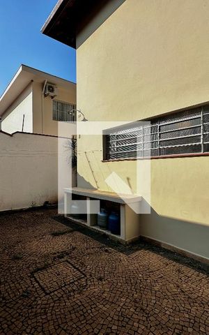 Casa à venda com 231m², 3 quartos e 4 vagas Casa à venda com 231m², 3 quartos e 4 vagasQuintal