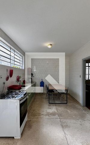 Casa à venda com 231m², 3 quartos e 4 vagas Casa à venda com 231m², 3 quartos e 4 vagasCozinha