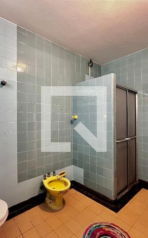 Casa à venda com 231m², 3 quartos e 4 vagas Casa à venda com 231m², 3 quartos e 4 vagasBanheiro Social