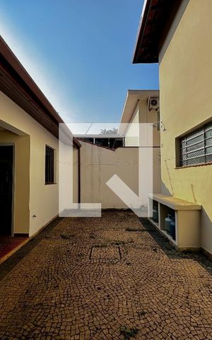 Casa à venda com 231m², 3 quartos e 4 vagas Casa à venda com 231m², 3 quartos e 4 vagasQuintal