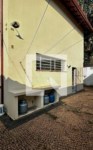 Casa à venda com 231m², 3 quartos e 4 vagas Casa à venda com 231m², 3 quartos e 4 vagasQuintal