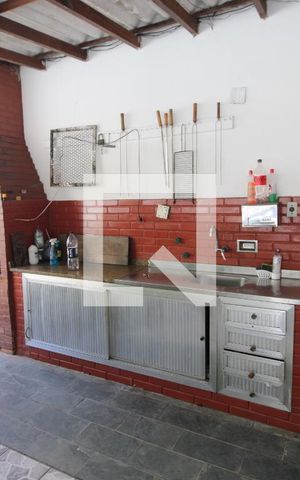 Casa à venda com 150m², 4 quartos e 4 vagasChurrasqueira