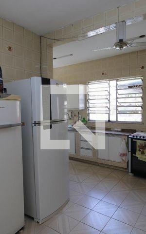 Casa à venda com 150m², 4 quartos e 4 vagasCozinha - Armários