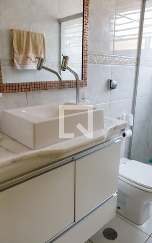 Casa à venda com 198m², 4 quartos e 4 vagas Casa à venda com 198m², 4 quartos e 4 vagasBanheiro
