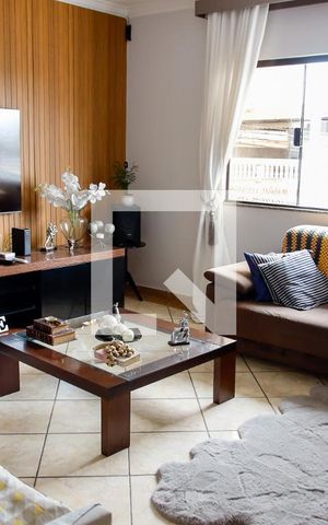 Casa à venda com 198m², 4 quartos e 4 vagas Casa à venda com 198m², 4 quartos e 4 vagassala