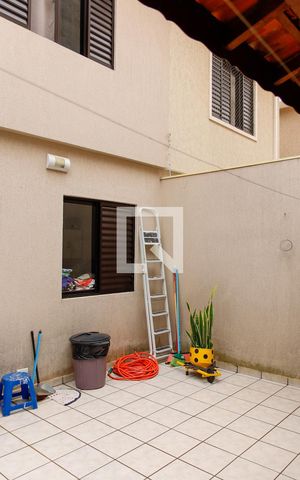 Casa à venda com 198m², 4 quartos e 4 vagas Casa à venda com 198m², 4 quartos e 4 vagasÁrea comum