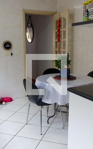 Casa à venda com 198m², 4 quartos e 4 vagas Casa à venda com 198m², 4 quartos e 4 vagascozinha
