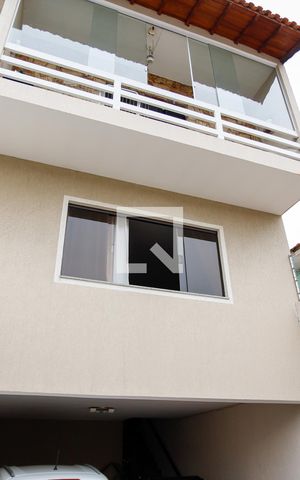 Casa à venda com 198m², 4 quartos e 4 vagas Casa à venda com 198m², 4 quartos e 4 vagasFachada