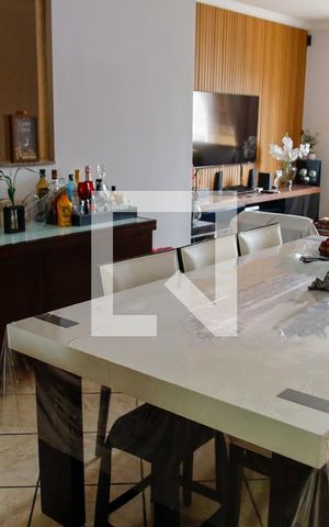 Casa à venda com 198m², 4 quartos e 4 vagas Casa à venda com 198m², 4 quartos e 4 vagassala