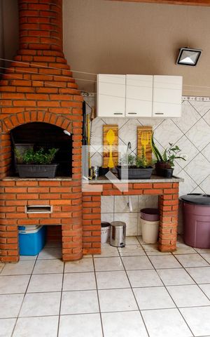 Casa à venda com 198m², 4 quartos e 4 vagas Casa à venda com 198m², 4 quartos e 4 vagasÁrea comum - Churrasqueira