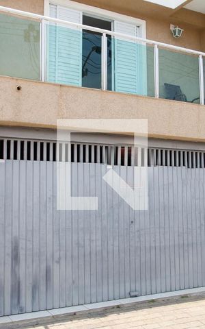 Casa à venda com 217m², 3 quartos e 2 vagas Casa à venda com 217m², 3 quartos e 2 vagasFachada