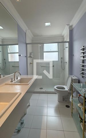 Apartamento à venda com 196m², 4 quartos e 3 vagasBanheiro da Suíte 1